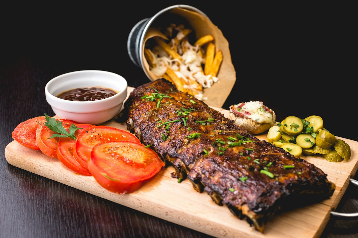 In menu bìa da dập nổi ép kim logo nhà hàng In Sáng Tạo